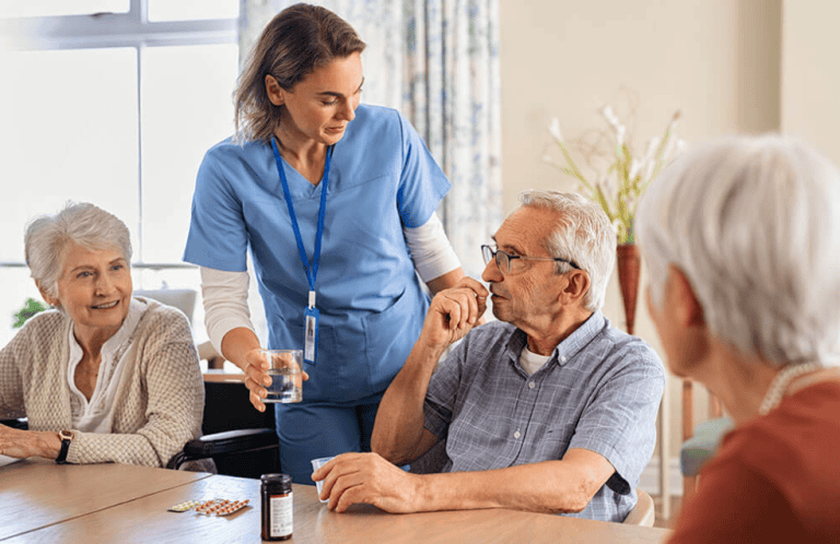 Apakah Senior Assisted Living Bisa Dikatakan Panti Jompo Versi Elite?