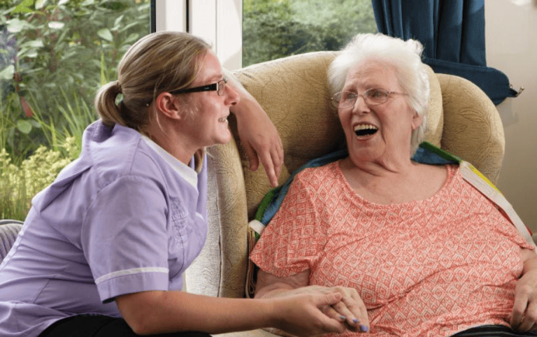 Panduan Mempersiapkan Lansia untuk Tinggal di Assisted Living